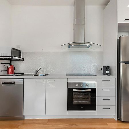 Comfy Studio With Shared Backyard Near Racecourse Carnegie Exterior photo