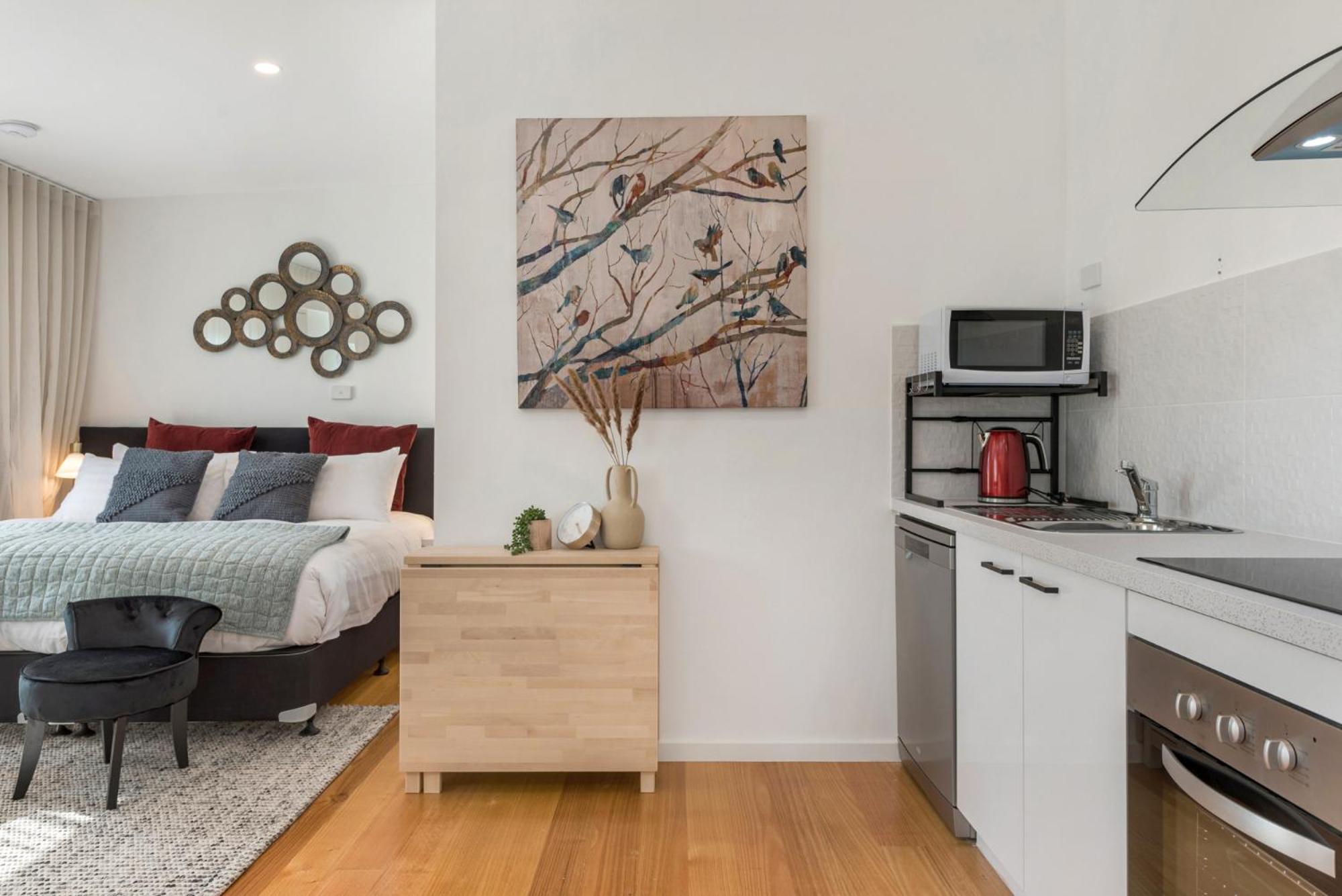 Comfy Studio With Shared Backyard Near Racecourse Carnegie Exterior photo